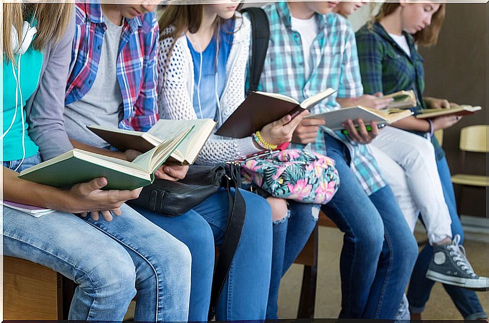 Teenagers reading books and motivational quotes.