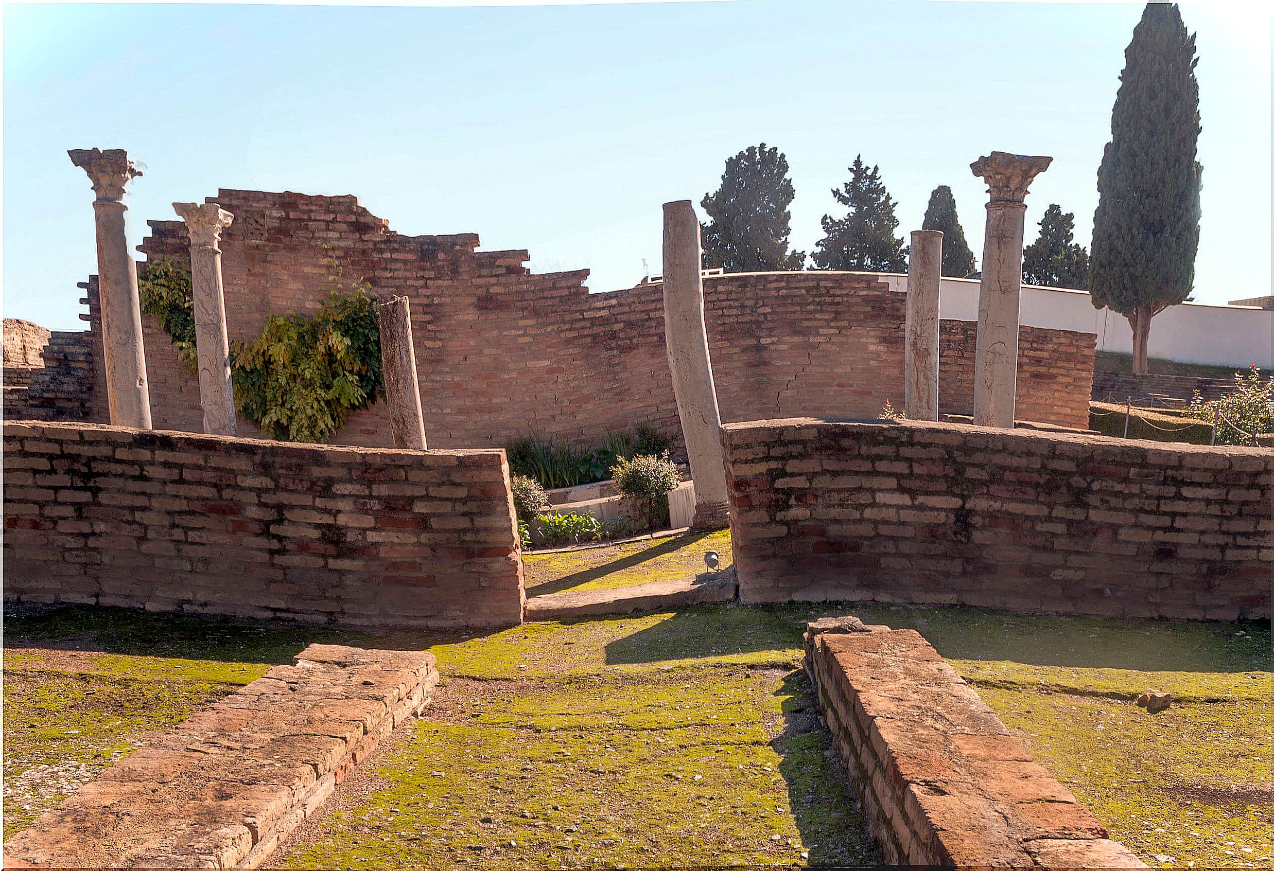 Italica, one of the ideal places in Seville to go with children.