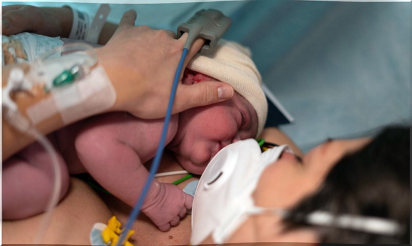 Mother with her premature child in her arms because the mother's touch with the baby saves lives.