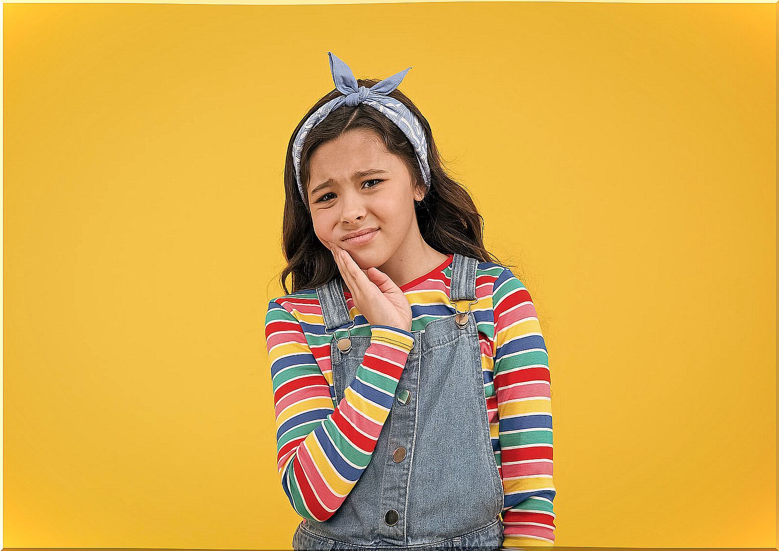 Girl with tooth pain due to having suffered several dental trauma.