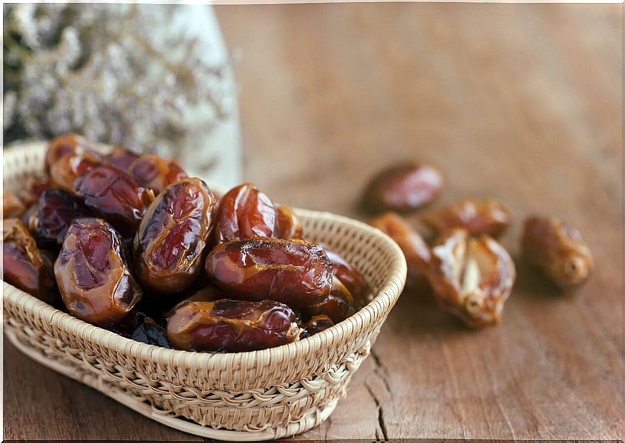 Eating dates in pregnancy improves labor, according to science