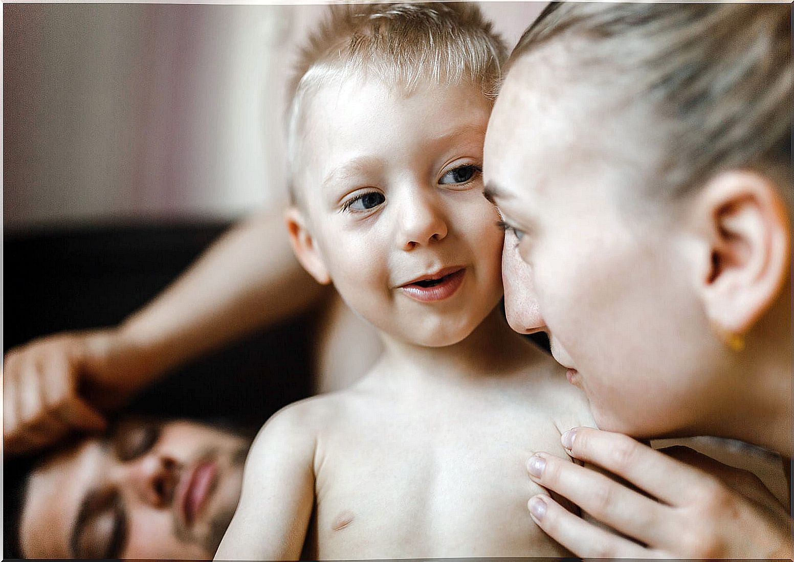 Parents talking to their child to develop emotional intelligence.