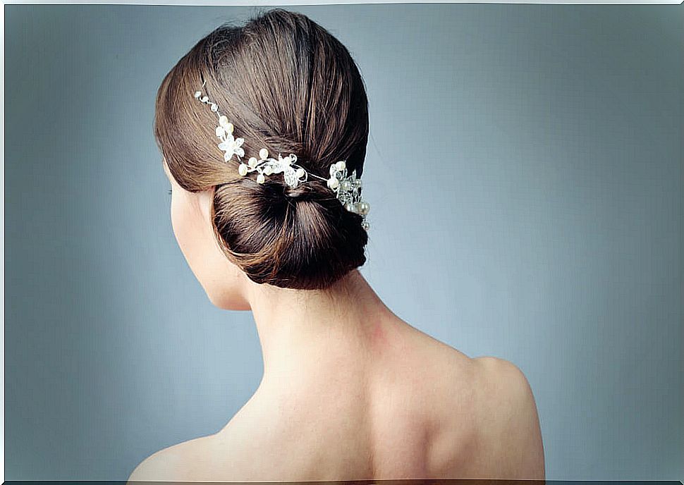 Headdresses with flowers for brides.