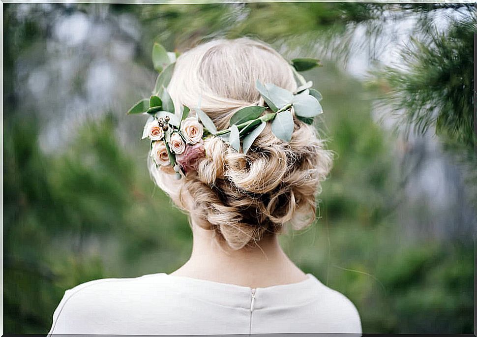 Headdresses with flowers for brides.