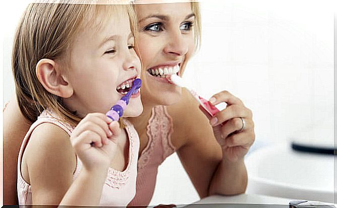 How to take care of baby teeth in little ones?