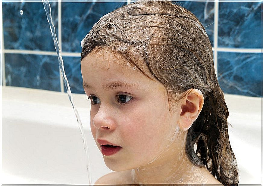 Is it good to wash children's hair every day?