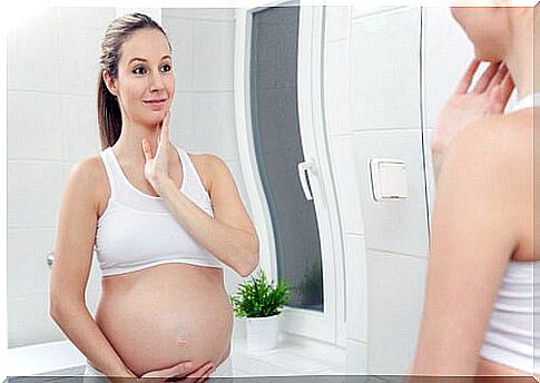 In the second trimester, emotional changes during pregnancy manifest themselves in a positive way.