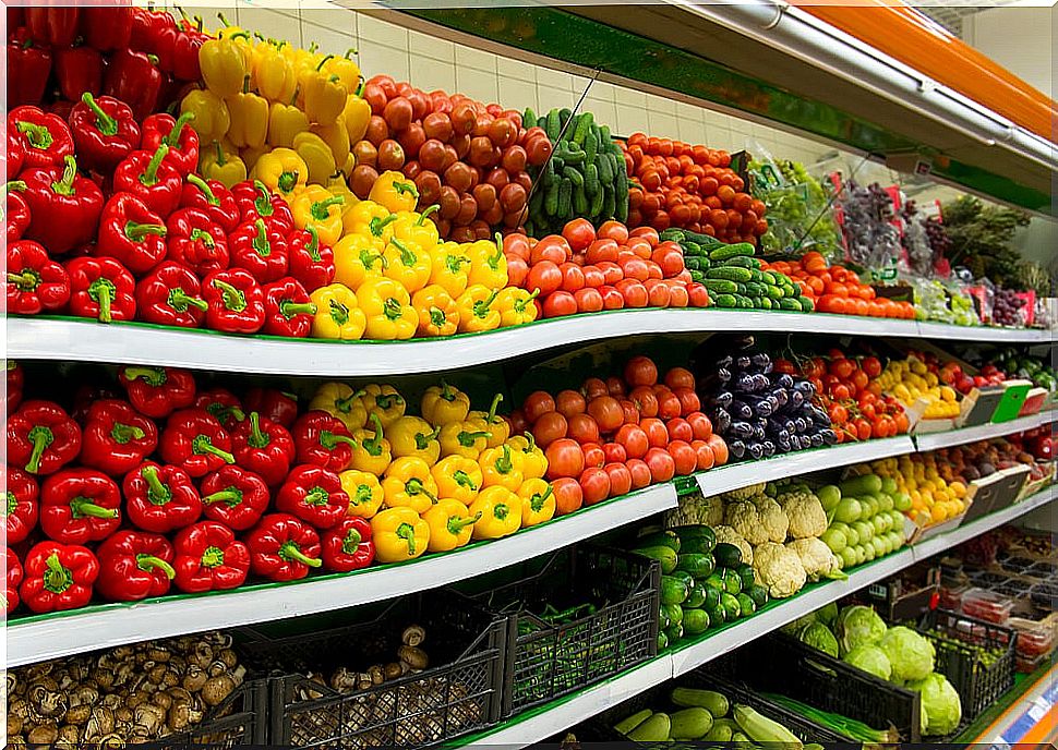 Vegetable section of the supermarket in relation to food law.