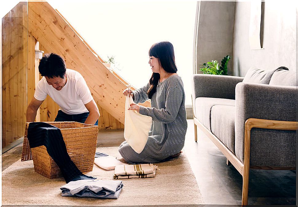 Couple doing housework together to lower women's mental burden.