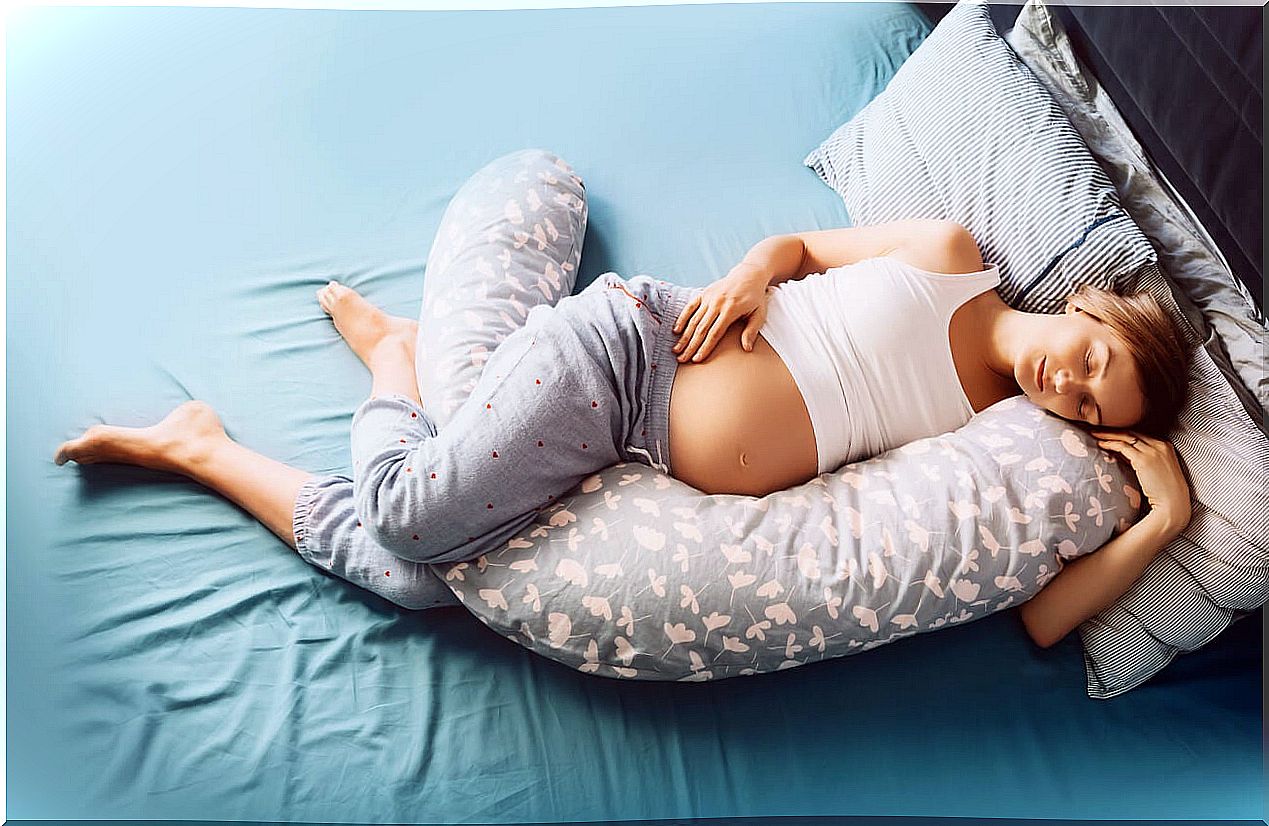 Pregnancy pillows: types and benefits