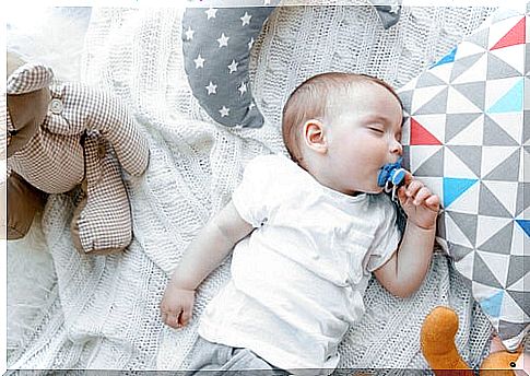 Teaching the baby to sleep is a task that begins from the first months of life.