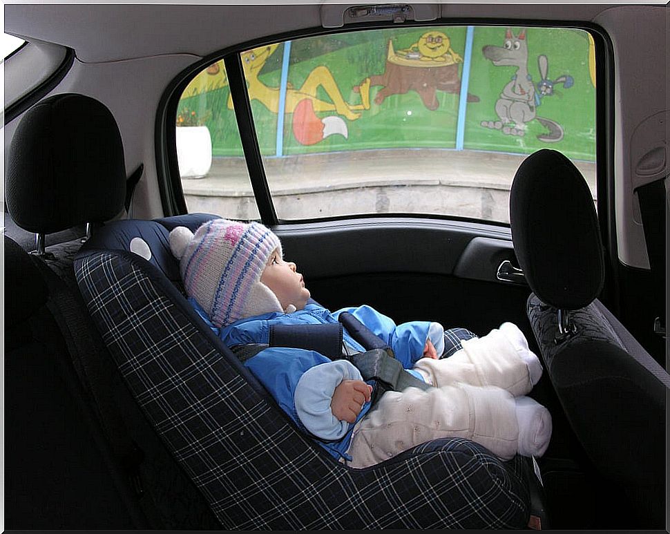 Why shouldn't you sit your child in the car with his coat on?